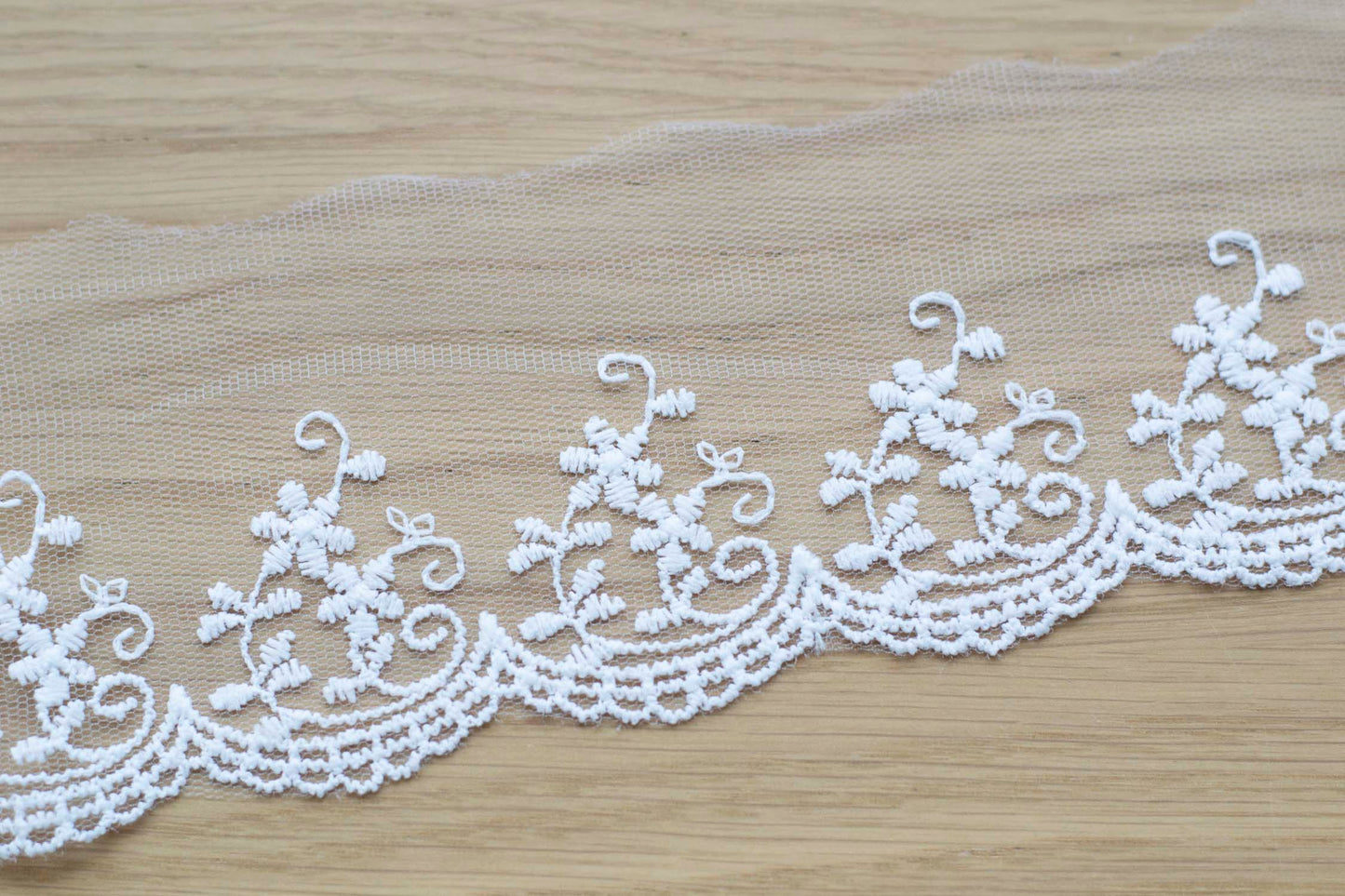 Brodert tyllblonde – hvit, 10 cm x 50 cm