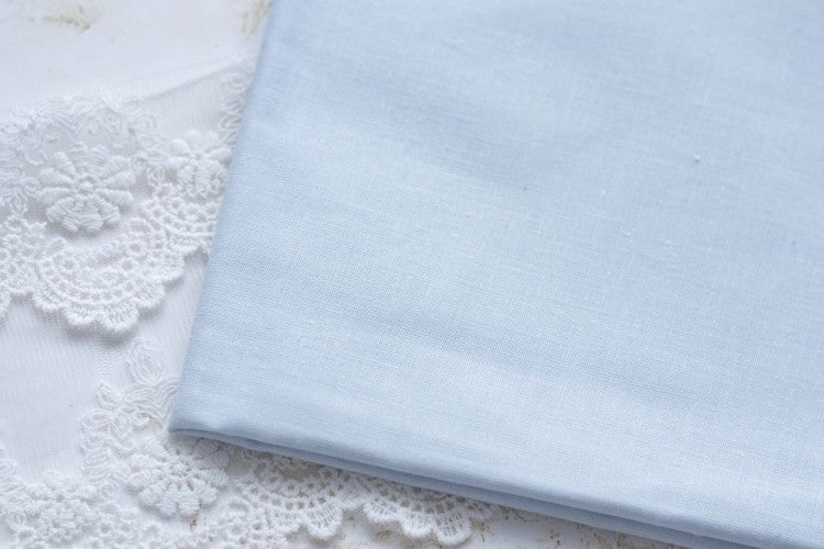 Ferdig stivnet bomullsstoff – perfekt til stoffblomster - himmelblå