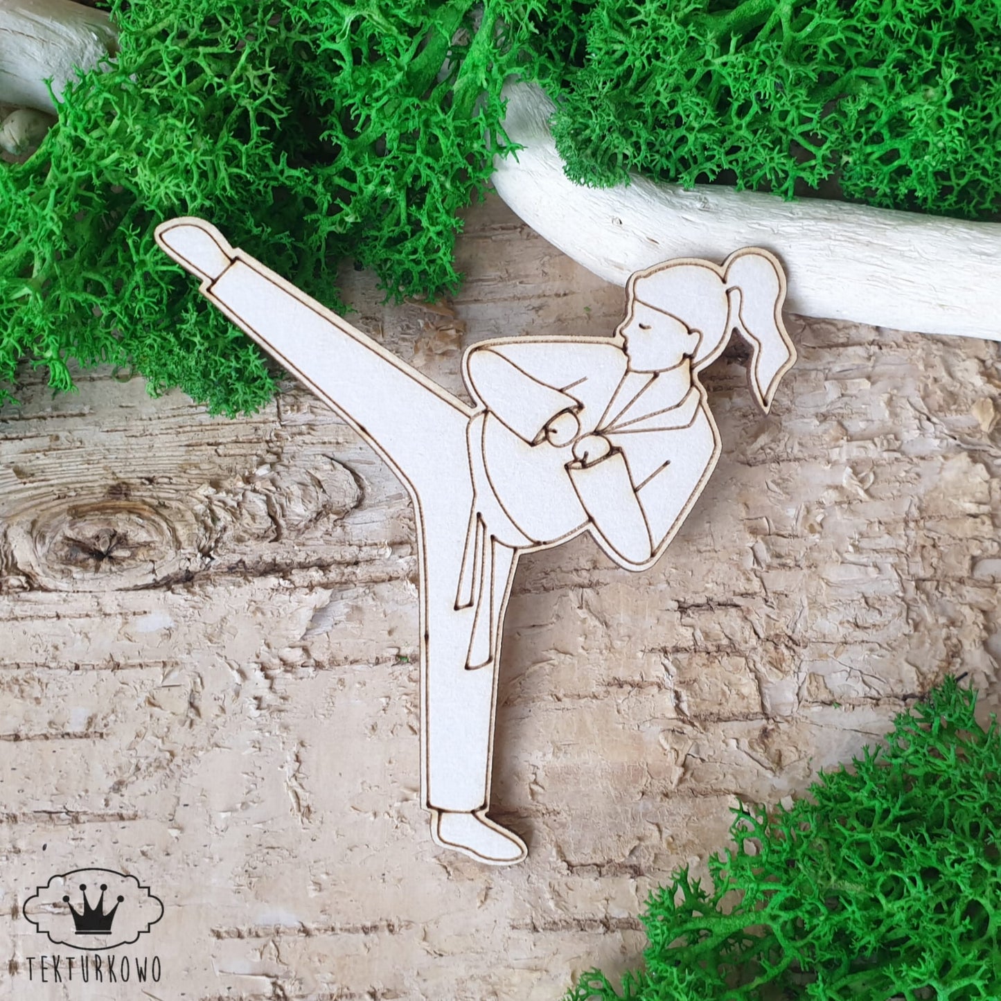 Chipboard - Karate jente