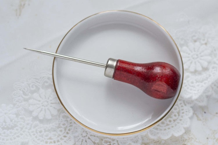 Syl til å lage hull i blomster