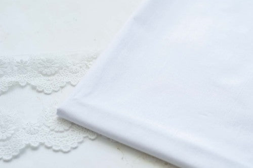 Ferdig stivnet bomullsstoff – perfekt til stoffblomster - hvitt