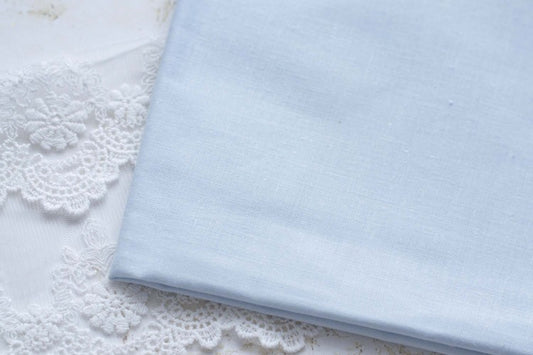 Ferdig stivnet bomullsstoff – perfekt til stoffblomster - himmelblå