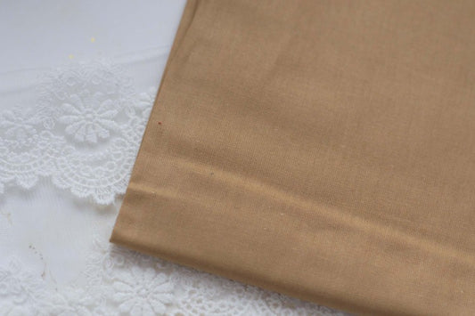 Ferdig stivnet bomullsstoff – perfekt til stoffblomster - brun