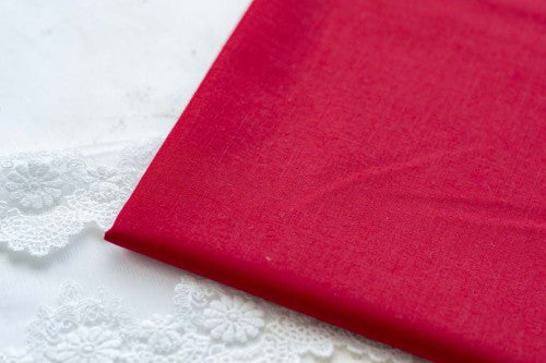 Ferdig stivnet bomullsstoff – perfekt til stoffblomster -rød