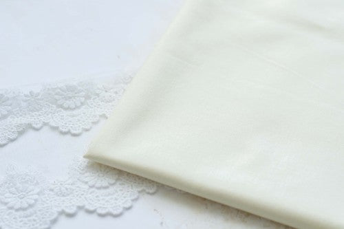 Ferdig stivnet bomullsstoff – perfekt til stoffblomster - offwhite